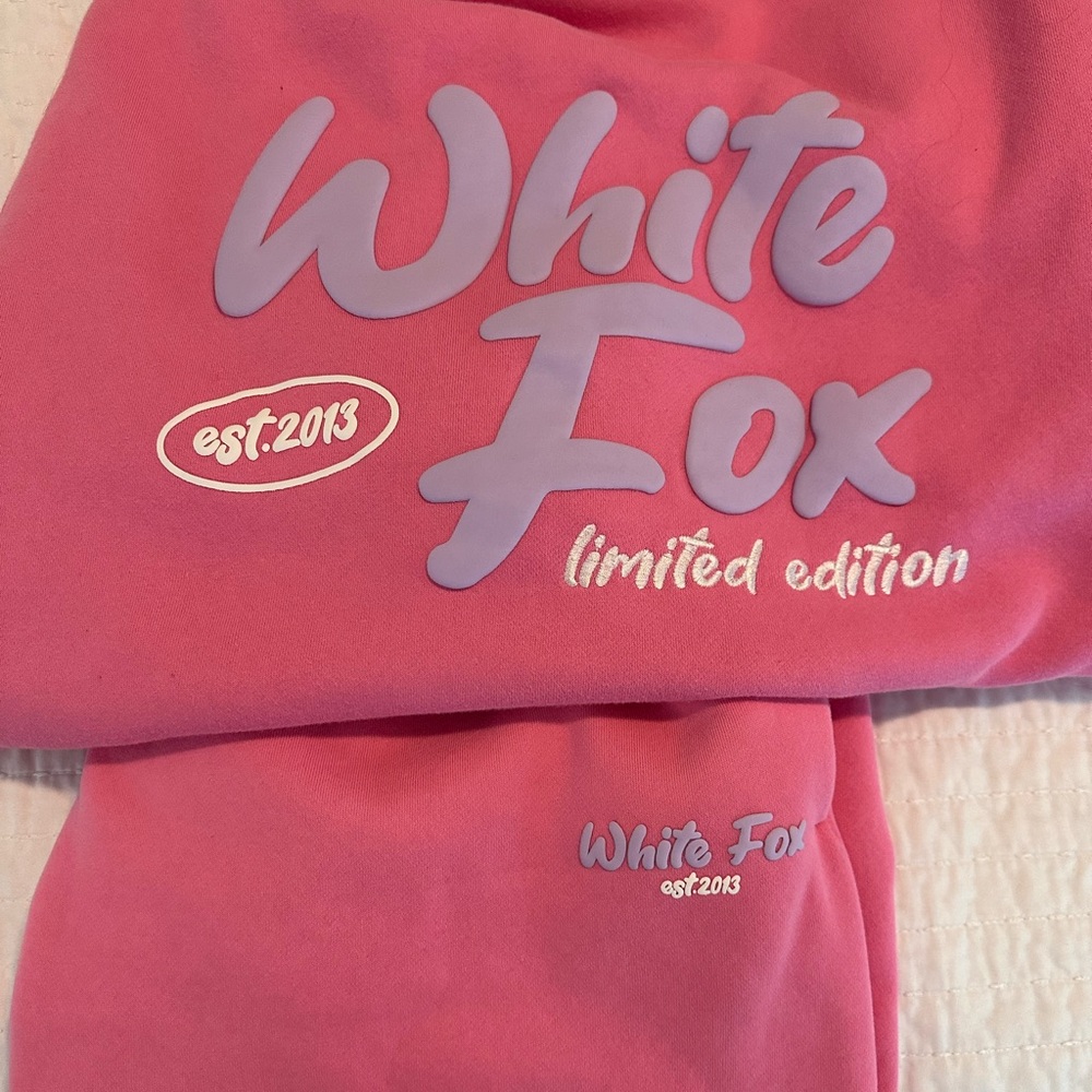 White fox boutique set pink Darcy Mcqueeny Limited Edition. Sweatshirt and pants